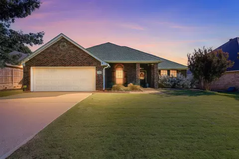 7505 Rolling Hills Dr, Benbrook, TX 76126