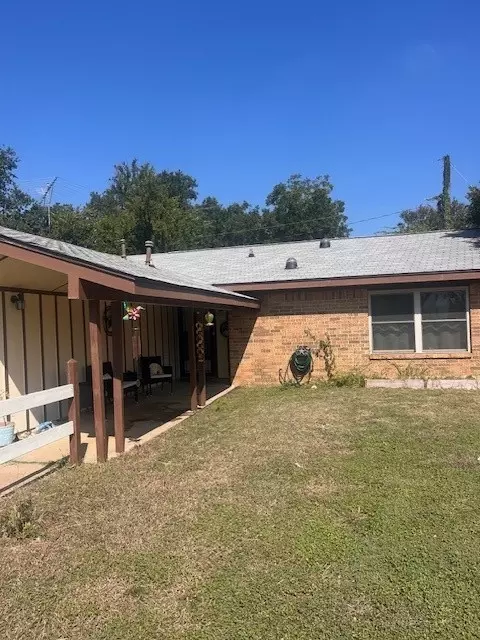 3507 Hummingbird Ln, Denton, TX 76209