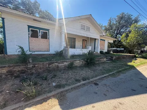606 Avenue C, Brownwood, TX 76801