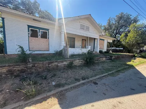 606 Avenue C, Brownwood, TX 76801