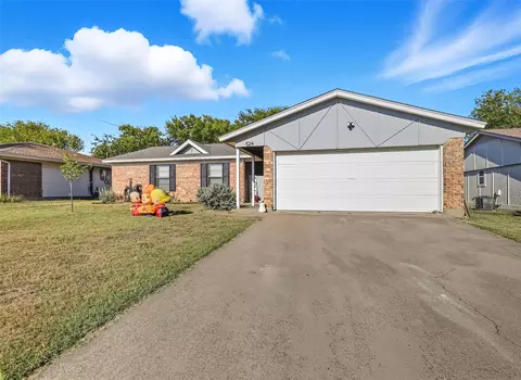 524 NW Charlyne Dr, Burleson, TX 76028