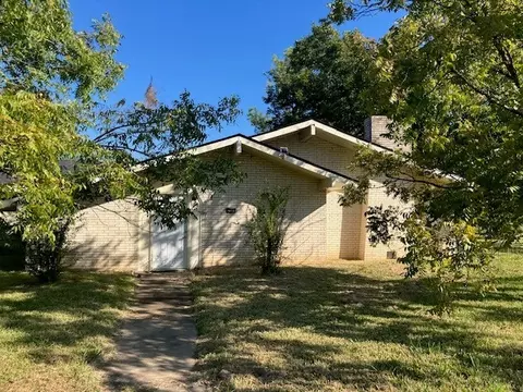 701 W 9th, Clarksville, TX 75426