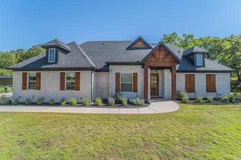 604 Shady Pond Ln, Azle, TX 76020