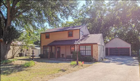 1521 W Springcrest Cir, Lancaster, TX 75134