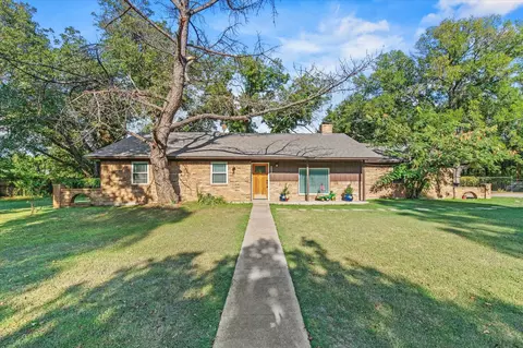 205 S Washington St, Cleburne, TX 76031