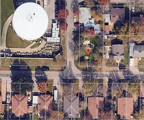 218 W Peach St, Grapevine, TX 76051