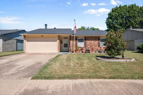 1010 California Trl, Grand Prairie, TX 75052
