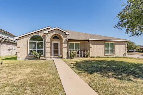 400 Piccadilly Cir, Burleson, TX 76028