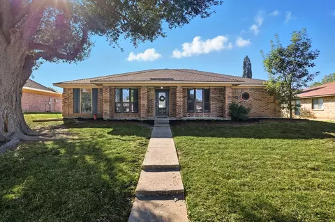 1012 Summertree Cir, Plano, TX 75025