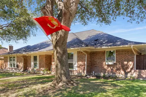 1008 Nottingham Dr, Carrollton, TX 75007