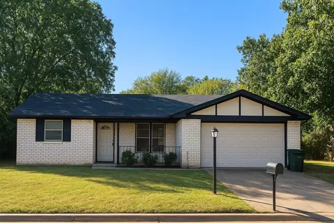 805 Brazos Dr, Mineral Wells, TX 76067