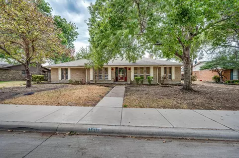 1607 Alexander Dr, Waxahachie, TX 75165