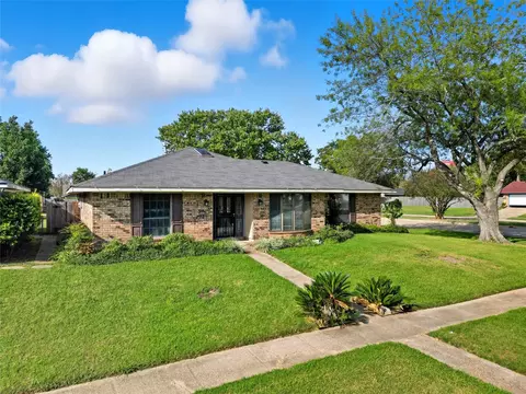 5400 Hollyhock Ln, Bossier City, LA 71112