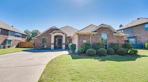 5616 Chateau Dr, Sachse, TX 75048