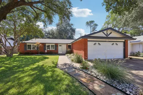 2604 Hollywood Dr, Arlington, TX 76013