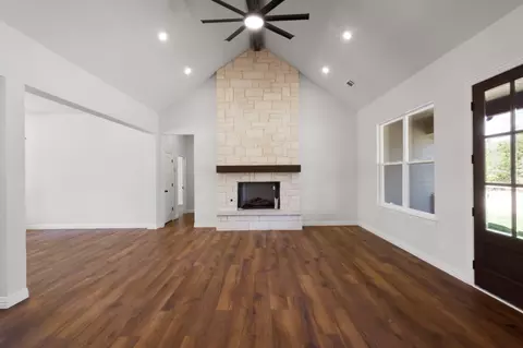 Living - 109 Post Oak Cv, Sunset, TX 76270 photo 3 of 3