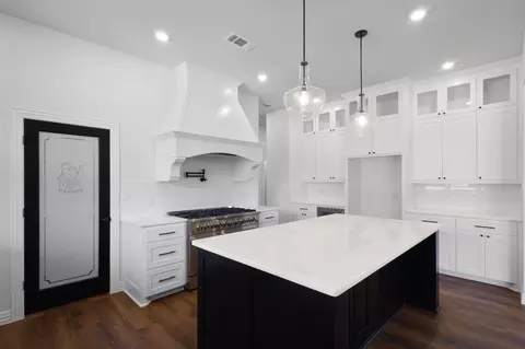 Kitchen - 109 Post Oak Cv, Sunset, TX 76270 photo 3 of 6