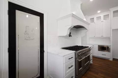 Kitchen - 109 Post Oak Cv, Sunset, TX 76270 photo 6 of 6