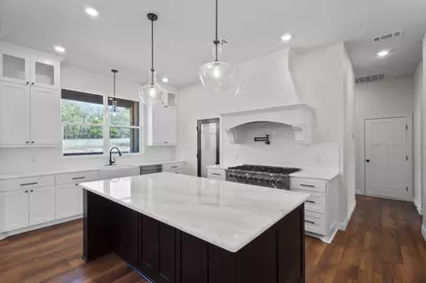 Kitchen - 109 Post Oak Cv, Sunset, TX 76270 photo 2 of 6