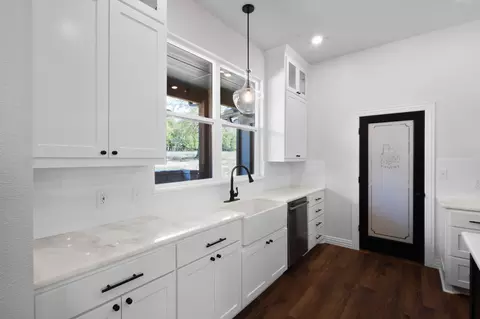 Kitchen - 109 Post Oak Cv, Sunset, TX 76270 photo 4 of 6