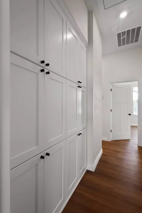 Entry Way - 109 Post Oak Cv, Sunset, TX 76270 photo 3 of 3