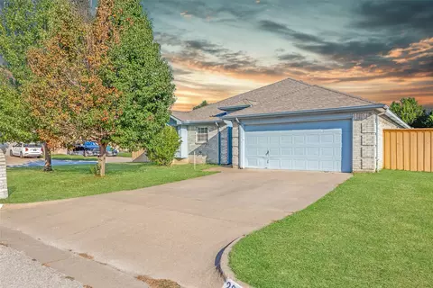 2811 Monthaven Dr, Arlington, TX 76001