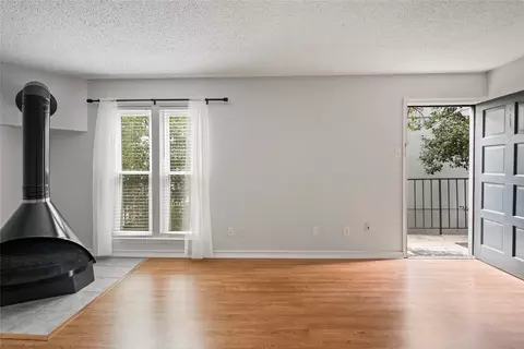 4020 Holland Ave #202, Dallas, TX 75219