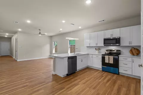 Kitchen - 1011 Maloma Ct, Tool, TX 75143 photo 4 of 4