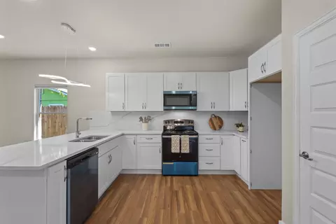 Kitchen - 1011 Maloma Ct, Tool, TX 75143 photo 3 of 4