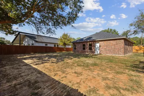 Exterior - 1011 Maloma Ct, Tool, TX 75143 photo 5 of 5
