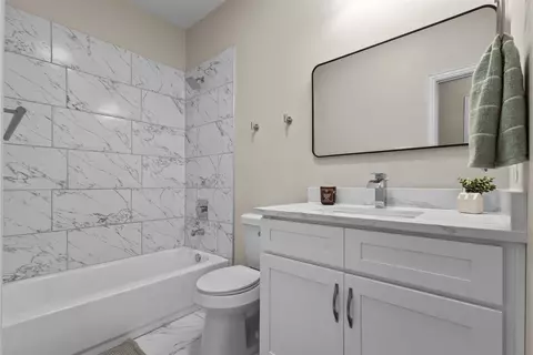 Bath - 1011 Maloma Ct, Tool, TX 75143 photo 2 of 2