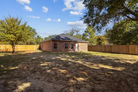 Exterior - 1011 Maloma Ct, Tool, TX 75143 photo 4 of 5