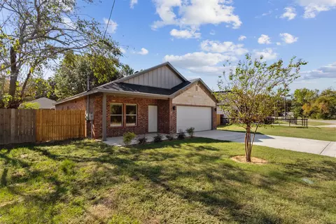 Exterior - 1011 Maloma Ct, Tool, TX 75143 photo 2 of 5