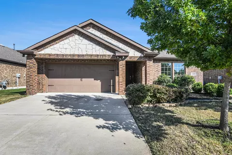 4108 Spur Trail Dr, Denton, TX 76208