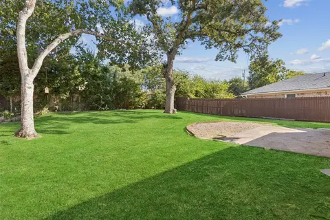 Exterior - 904 Rusk Dr, Euless, TX 76039 photo 2 of 4