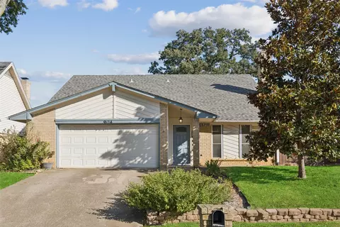 904 Rusk Dr, Euless, TX 76039