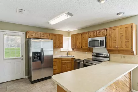 Kitchen - 904 Rusk Dr, Euless, TX 76039 photo 2 of 4