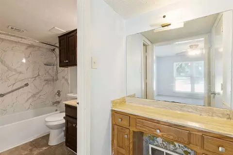 Bath - 904 Rusk Dr, Euless, TX 76039 photo 1 of 3