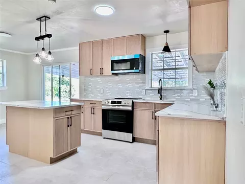 1015 Noble Ave, Carrollton, TX 75006