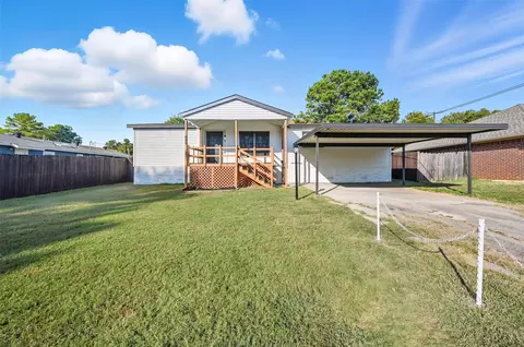 699 Lakeland Ct, Lake Dallas, TX 75065