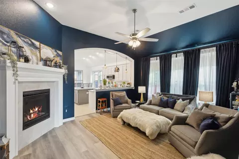 3921 Ford Dr, Heartland, TX 75126