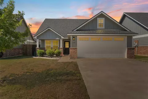 429 Travis Dr, Mcgregor, TX 76657