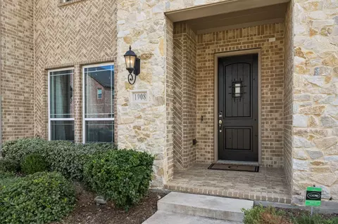 1908 Melinda Ln, Farmers Branch, TX 75234