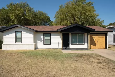 3732 Charlotte Dr, Fort Worth, TX 76119
