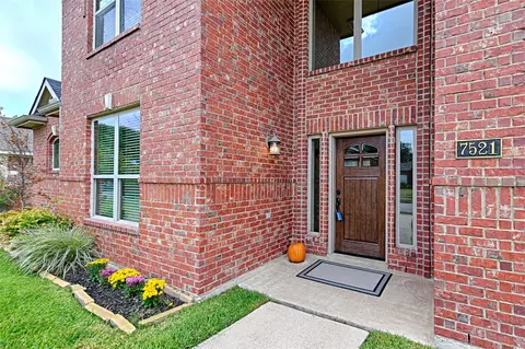 7521 Lagoon Dr, Rowlett, TX 75088
