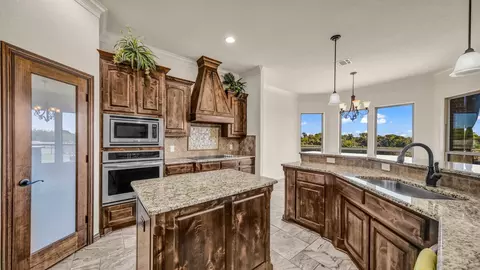 Kitchen - 136 Spring Meadow Dr, Springtown, TX 76082 photo 2 of 7
