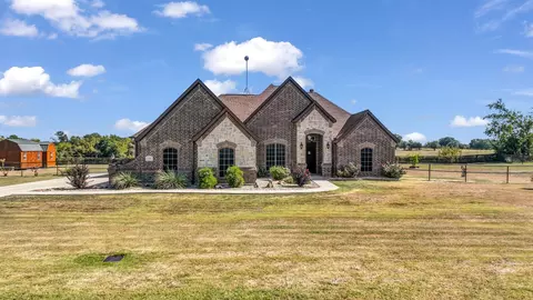 136 Spring Meadow Dr, Springtown, TX 76082