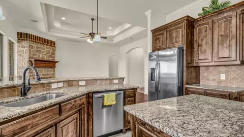 Kitchen - 136 Spring Meadow Dr, Springtown, TX 76082 photo 7 of 7