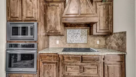 Kitchen - 136 Spring Meadow Dr, Springtown, TX 76082 photo 3 of 7
