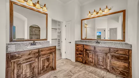 Bath - 136 Spring Meadow Dr, Springtown, TX 76082 photo 2 of 3